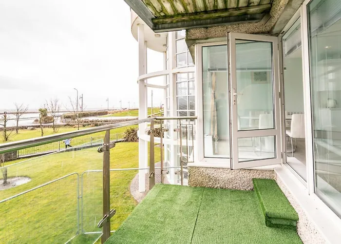 Luxurious Seaside 公寓 *